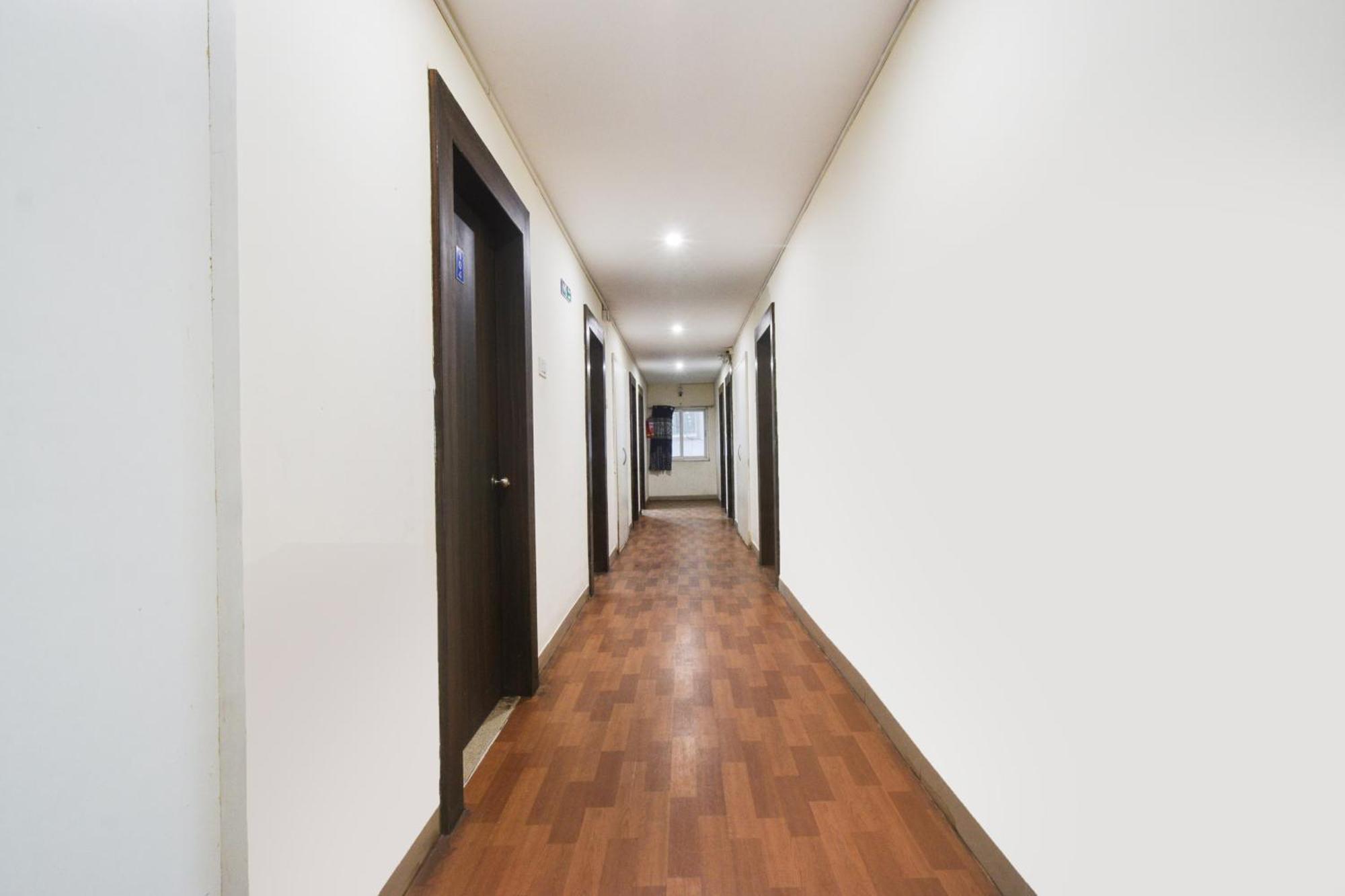 Super Townhouse Madhapur 100 Feet Road Formerly Jkc Grand Haydarabad Dış mekan fotoğraf