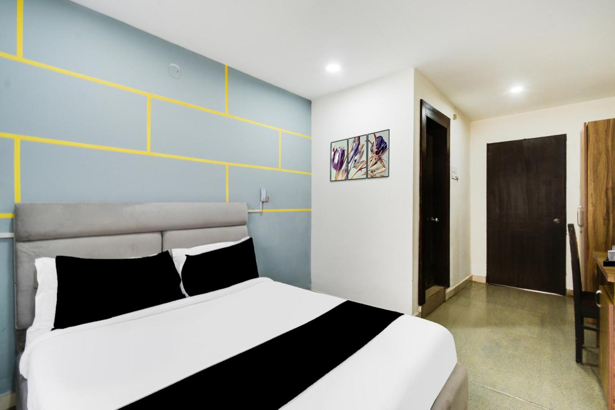 Super Townhouse Madhapur 100 Feet Road Formerly Jkc Grand Haydarabad Dış mekan fotoğraf