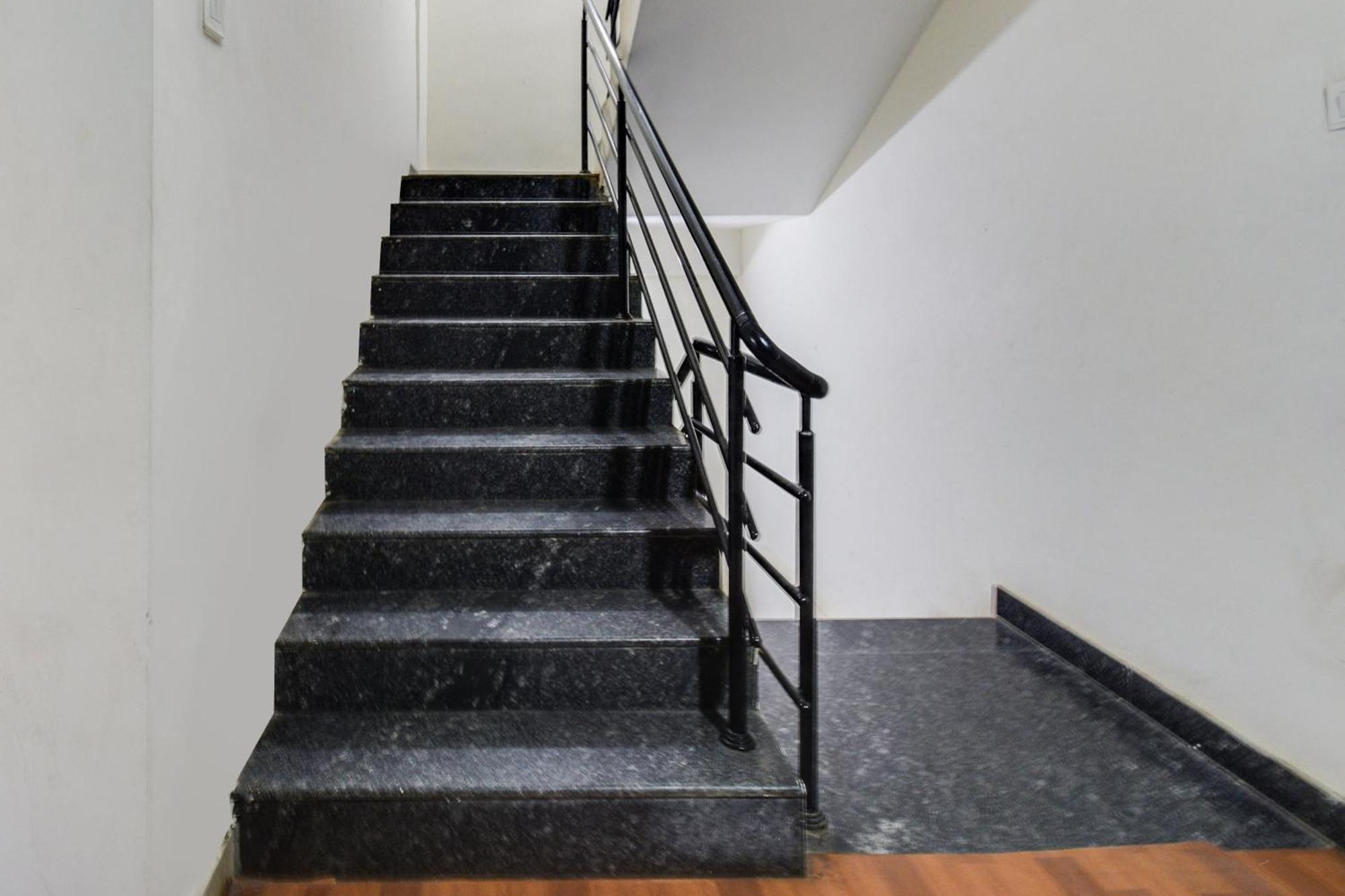Super Townhouse Madhapur 100 Feet Road Formerly Jkc Grand Haydarabad Dış mekan fotoğraf